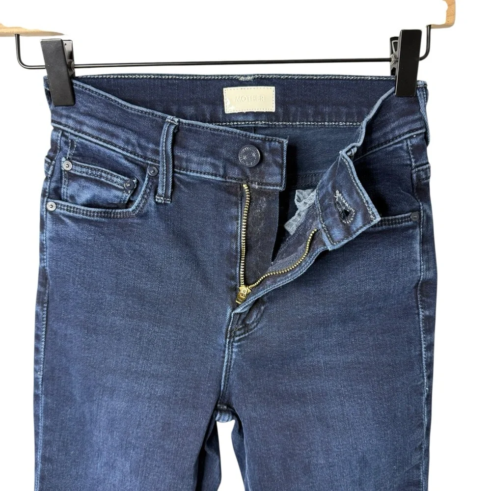 MOTHER The Weekender Frayed Flare Jeans Size 23 Chip On My Shoulder Wash - Picture 5 of 10